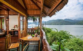 Khu nghỉ dưỡng Mai Châu HideAway Lake